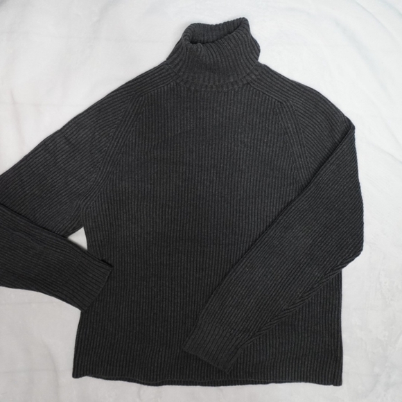 GAP Sweaters - Gap women's 100% cotton knit sweater